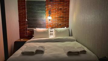 Basic Double Room | Iron/ironing board, free WiFi