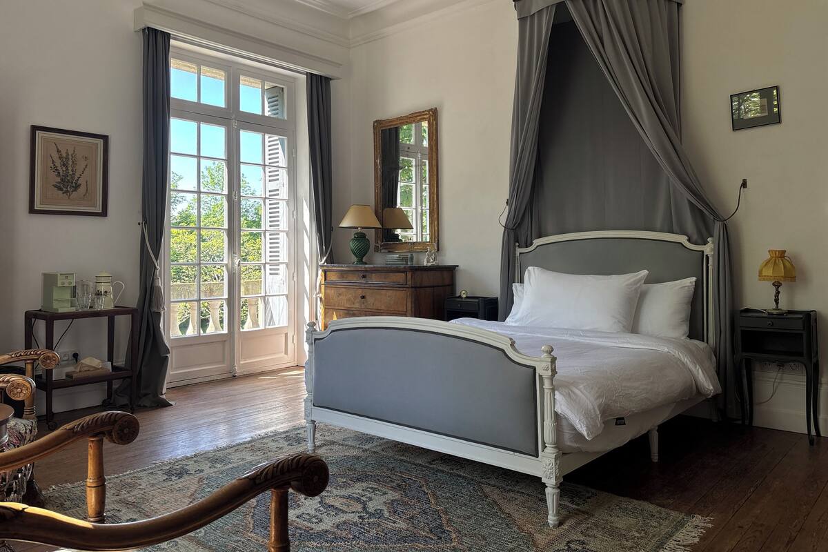 Deluxe Double Room, Garden View, Corner