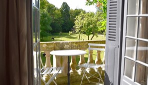 Deluxe Double Room, Balcony, Garden View | Egyptian cotton sheets, premium bedding, free WiFi - Manoir de Plaisance (Benon)