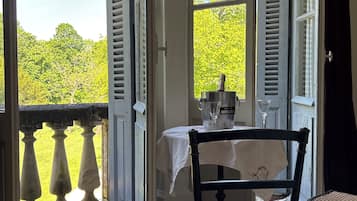 Deluxe Double Room, Garden View, Tower | Egyptian cotton sheets, premium bedding, free WiFi