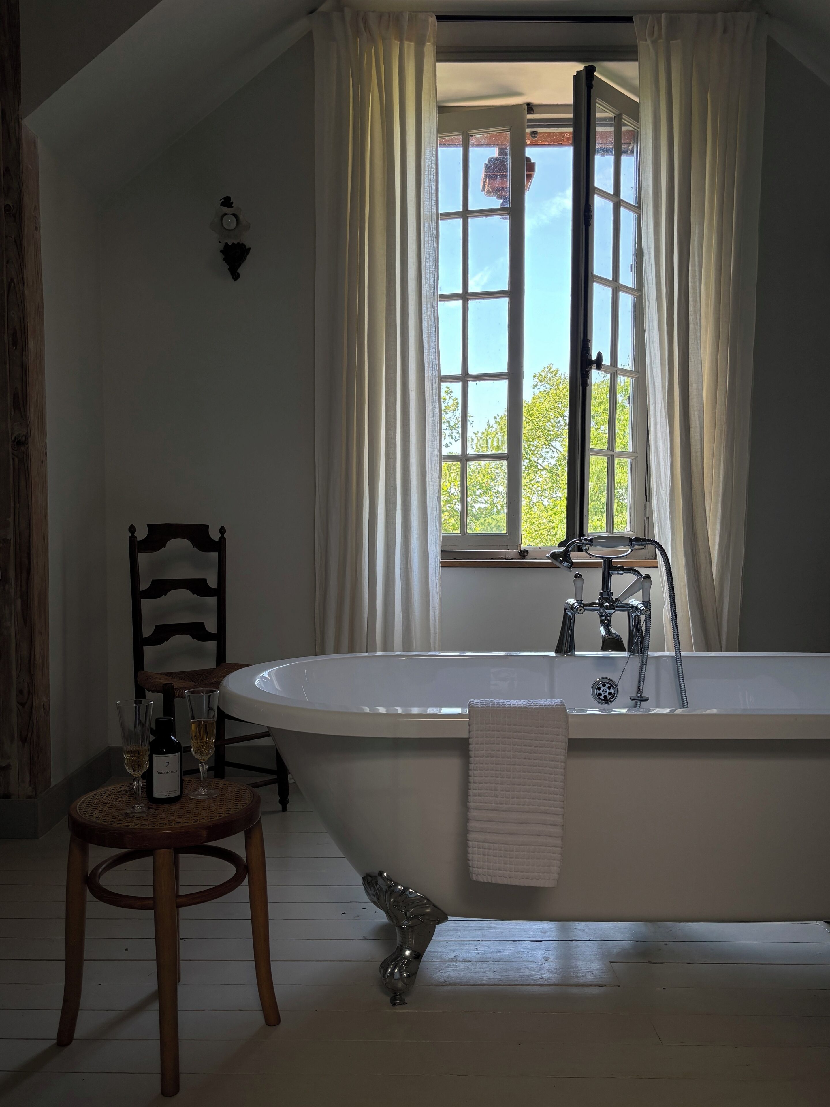 Chambre Quadruple Supérieure, vue jardin, niveau Exécutif | Salle de bain | Baignoire et douche séparées, articles de toilette gratuits