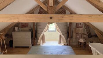 Chambre Double Supérieure, vue jardin, dans la tour | Draps en coton égyptien, literie de qualité supérieure, Wi-Fi gratuit