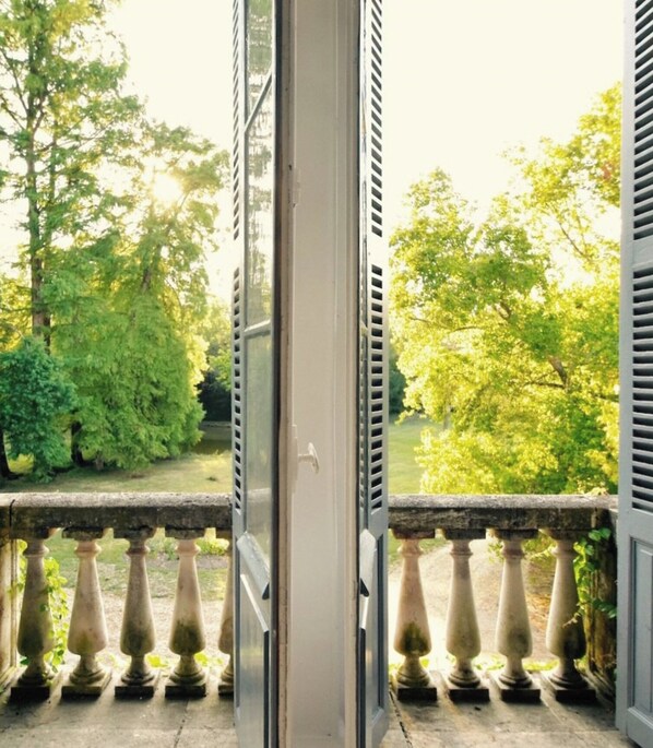 Deluxe Double Room, Garden View, Tower | Egyptian cotton sheets, premium bedding, free WiFi - Manoir de Plaisance (Benon)