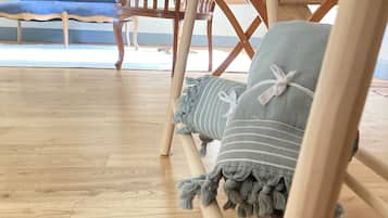 Chambre Double Supérieure, vue jardin, dans la tour | Draps en coton égyptien, literie de qualité supérieure, Wi-Fi gratuit