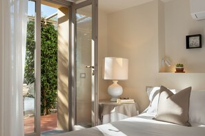 4 chambres, fer et planche à repasser, lit de bébé portatif