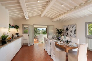 Dining - House in the heart of Chianti, with 4 bedrooms, each with a private bathroom. (Toscana)