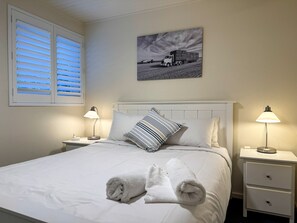 Apartment | 2 bedrooms, bed sheets - Bright & Airy Adelaide Retreat With Courtyard (Adelaide)