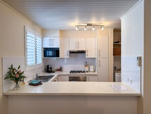 Apartment | Private kitchen - Bright & Airy Adelaide Retreat With Courtyard (Adelaide)