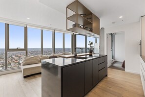 Interior - Gorgeous High-rise Unit With Sky Bar, Pool and Gym (Melbourne)