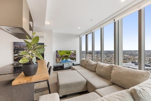 Apartment | Living area - Gorgeous High-rise Unit With Sky Bar, Pool and Gym (Melbourne)