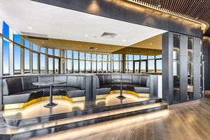 Apartment | Interior - Gorgeous High-rise Unit With Sky Bar, Pool and Gym (Melbourne)