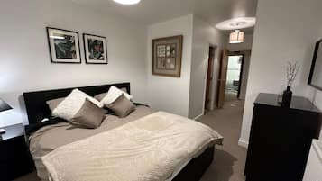 2 bedrooms, iron/ironing board, WiFi, bed sheets