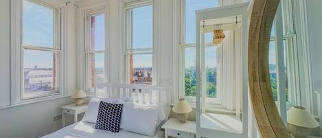 3 slaapkamers, een strijkplank/strijkijzer, wifi