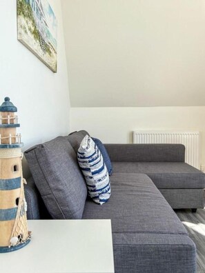 Flat-screen TV - Euston Road - Beach Apartment 4 (Great Yarmouth)