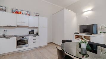 Frigorifero, microonde, lavastoviglie, tostapane