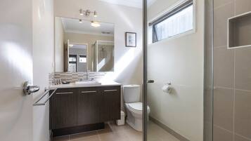 Apartment | Bathroom | Towels
