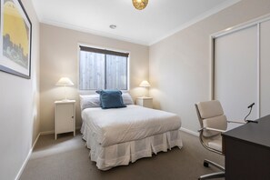 3 bedrooms, laptop workspace, iron/ironing board, bed sheets