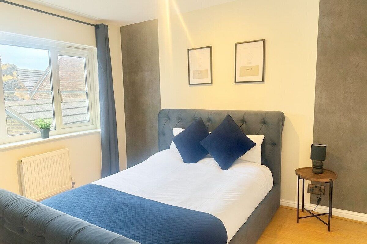 Spacious double room with double bed