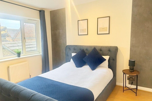 Spacious double room with double bed