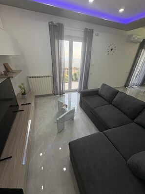 Living area - THE DREAM luxury house. Independent with suite and SPA and private garden (Santa Tecla)