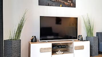 Deluxe-huoneisto, kaupunkinäköala | Äänieristys, silitysrauta/-lauta, ilmainen Wi-Fi