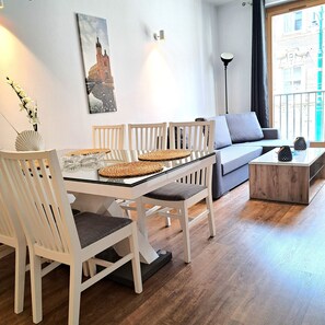 Deluxe appartement, uitzicht op stad | Een strijkplank/strijkijzer, gratis wifi