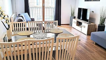 Deluxe Apartment, City View | Iron/ironing board, free WiFi