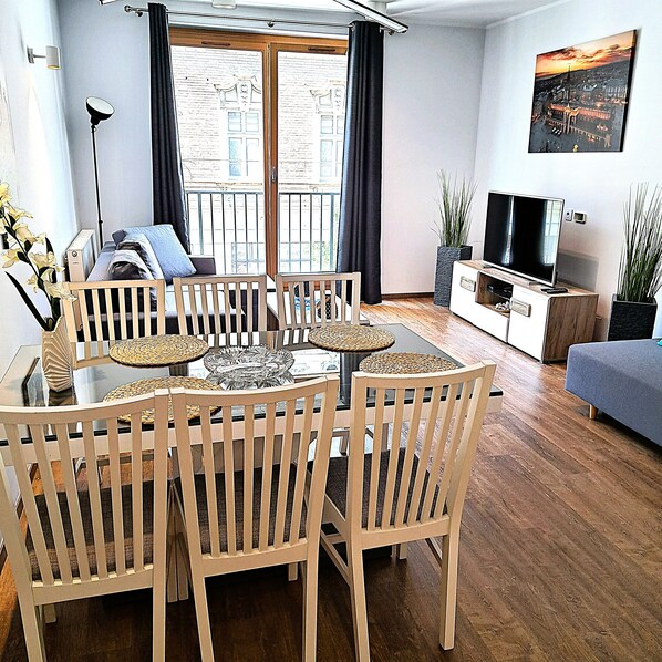 Lägenhet Deluxe - utsikt mot staden | Strykjärn/strykbräda och gratis wi-fi