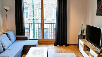Deluxe Apartment, City View | Iron/ironing board, free WiFi