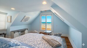5 bedrooms, iron/ironing board, WiFi, bed sheets