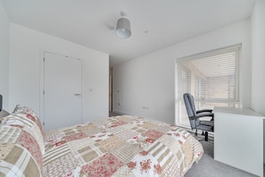 2 bedrooms, desk, iron/ironing board, travel crib