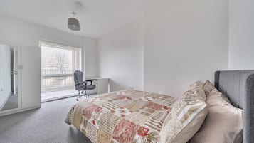 2 habitaciones, escritorio, tabla de planchar con plancha y wifi