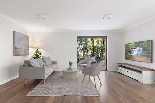 Stylish 3-bed Newport Stay With Balcony