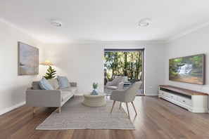 Apartment | Living room - Stylish 3-bed Newport Stay With Balcony (Sydney)