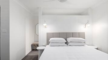 Apartment | 3 bedrooms, laptop workspace, bed sheets