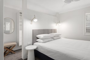 Apartment | 3 bedrooms, laptop workspace, bed sheets