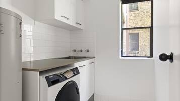 Apartment | Bathroom | Bathtub