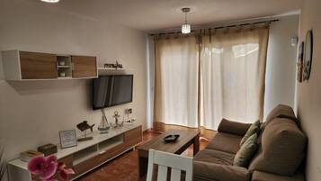 Una Smart TV, una chimenea