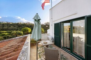 Outdoor dining - Room 'Private Suite For Two in Lagos' with Shared Pool, Wi-Fi and Air Conditioning (Lagos)