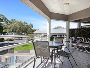 Apartment | Outdoor dining