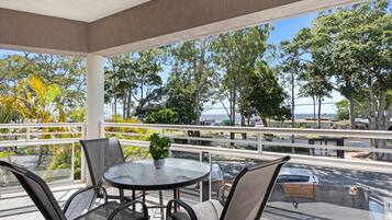 Apartment | Outdoor dining