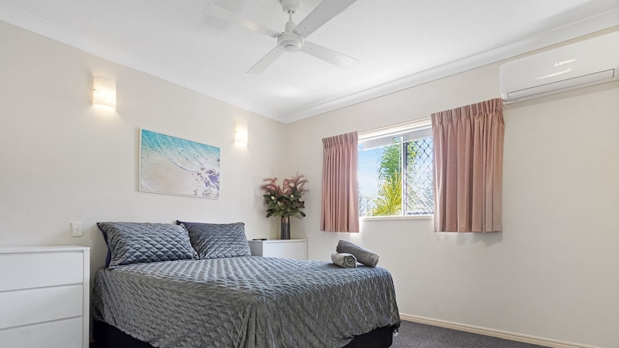 Beachside 2-bed Apartment With Secure Parking