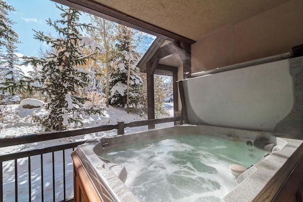 Tina de hidromasaje al aire libre