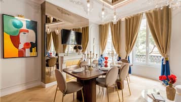 Leilighet | Oppholdsområde | Smart-TV, Netflix, strømmetjenester og kontorer