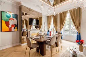 Apartment | Living area - Merveil Luxury Suite - Louvre - Palestro (Paris)