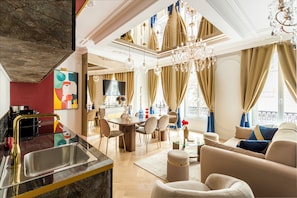 Appartement | Coin séjour | TV connectée, Netflix, services de streaming, espaces bureaux