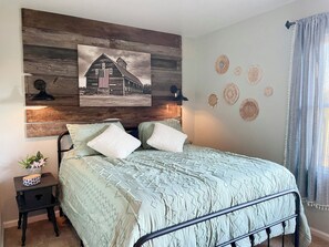 1 slaapkamer, een strijkplank/strijkijzer, wifi, beddengoed