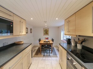 Cookware/dishes/utensils