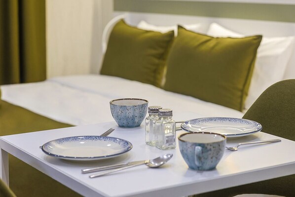 ห้องสแตนดาร์ดสวีท, 1 ห้องนอน | ผ้าปูที่นอนฝ้ายอียิปต์, เครื่องนอนระดับพรีเมียม, ตู้นิรภัยในห้องพัก