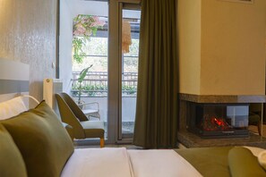 Egyptian cotton sheets, premium bedding, in-room safe, desk - Deluna Ümitköy Suite (Ankara)